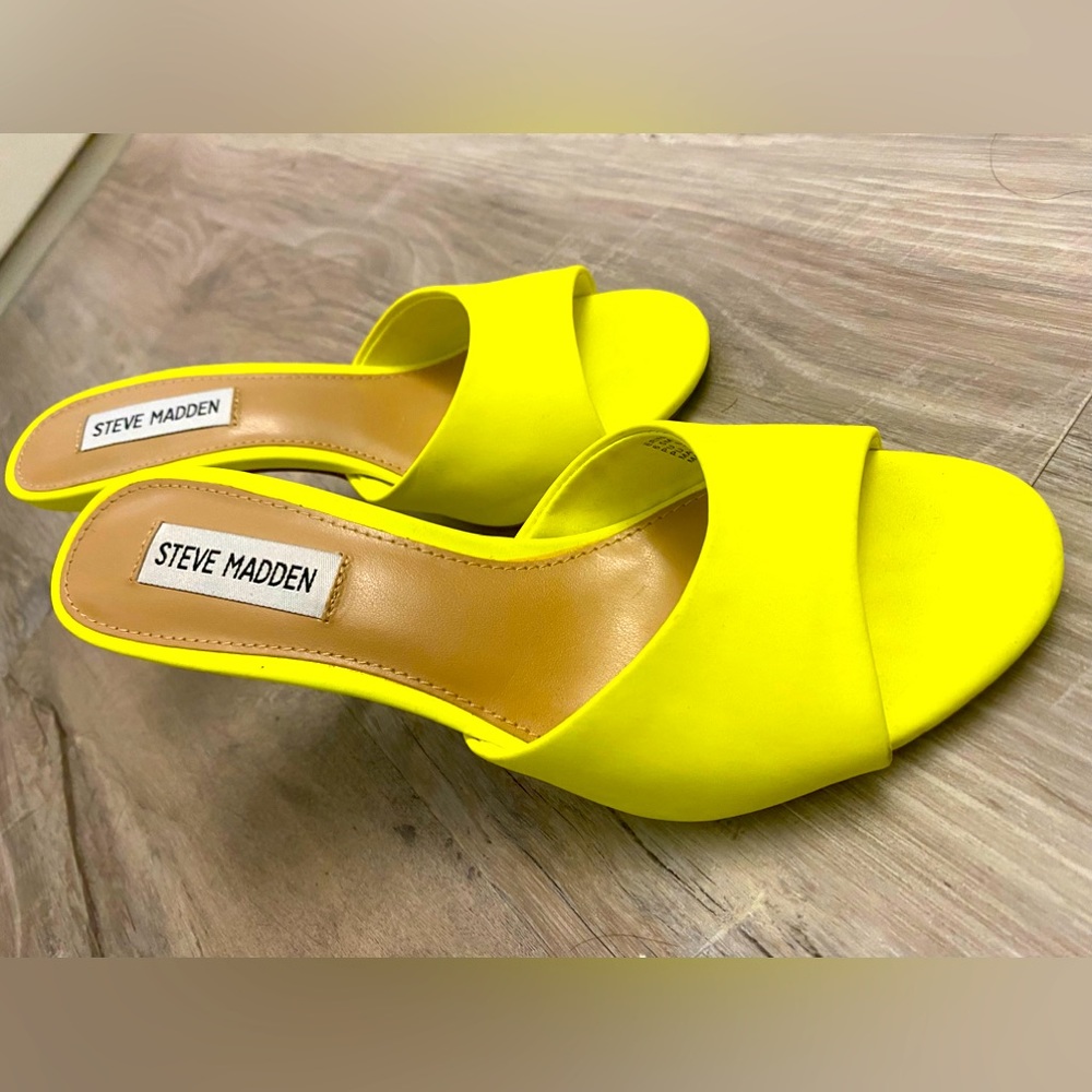 STEVE MADDEN Neon yellow stiletto mules